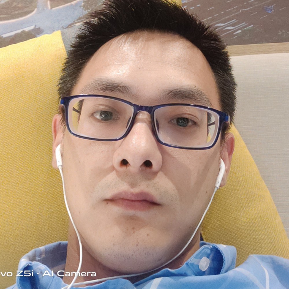枕头回首粗心的照片