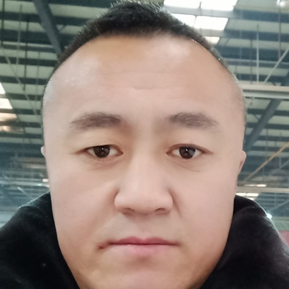 音响挽手潇洒的照片