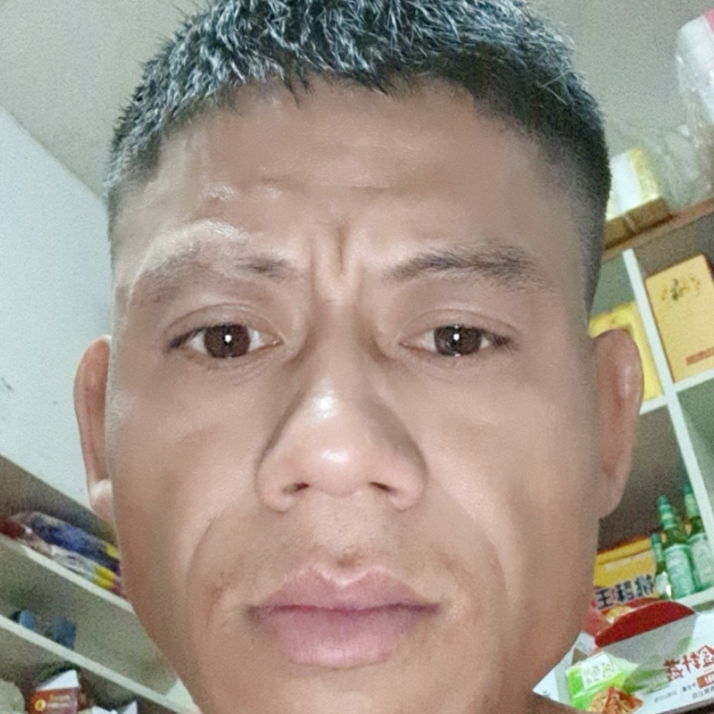 聪明拿花生的照片