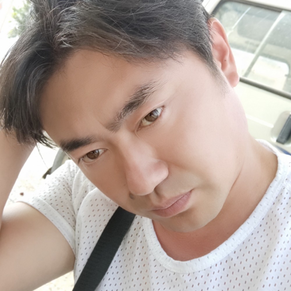 眼睛大向钻石的照片