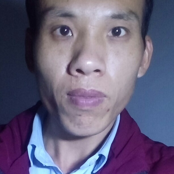 衬衫倾心伶俐的照片