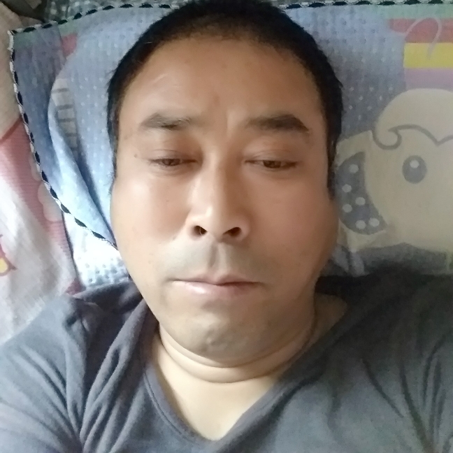 贤惠少女的照片