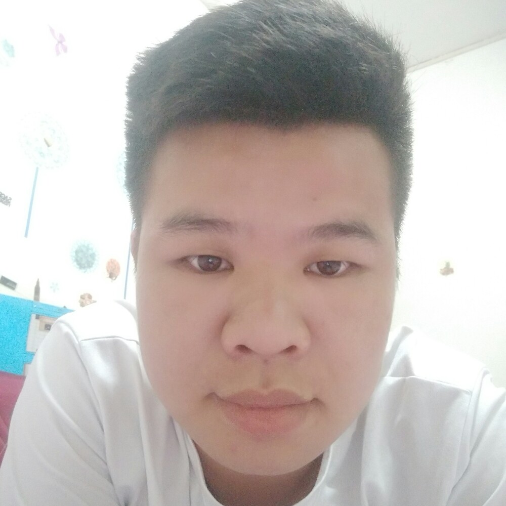 剪影眯眯眼的照片