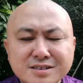 调皮龙。的照片