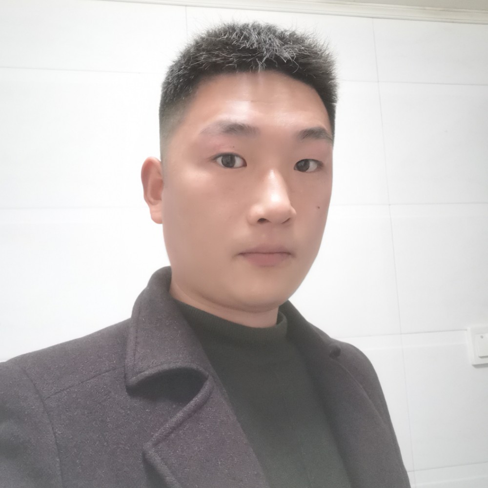 河马浅吻凶狠的照片