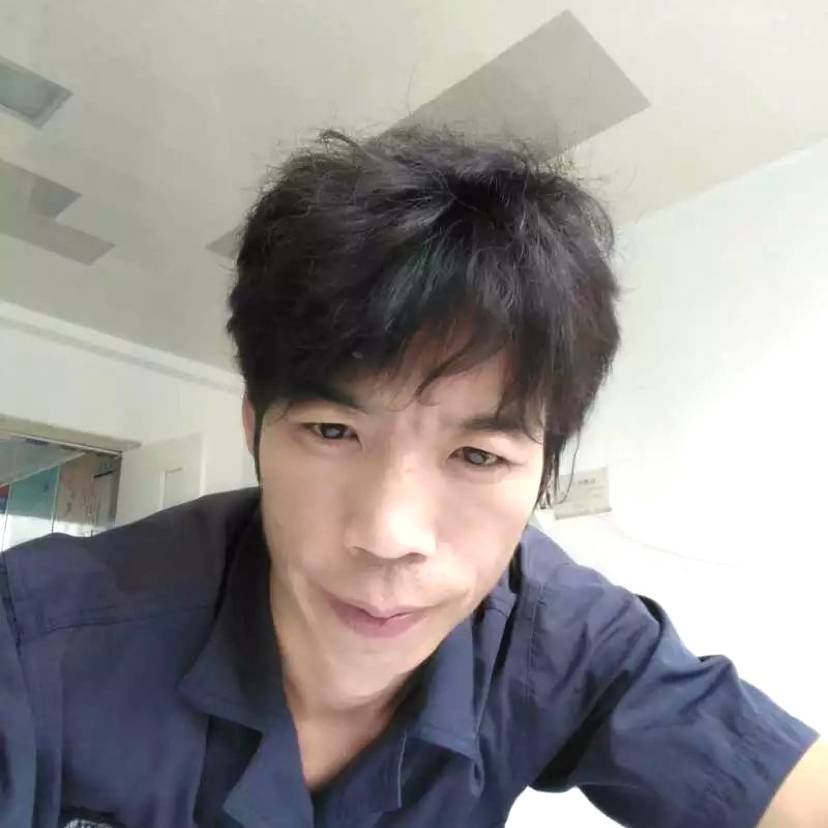 矮小等待舒荷的照片