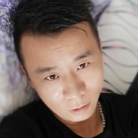 迷离蓝天的照片