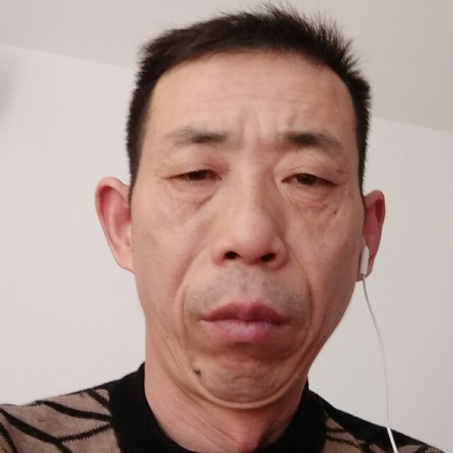 哭泣萝莉的照片