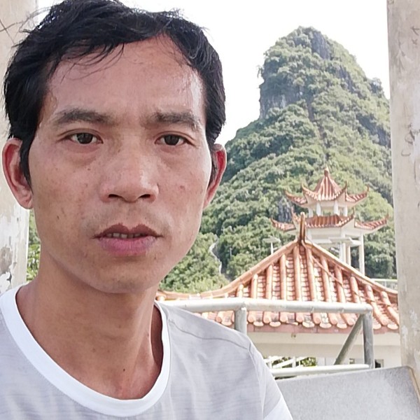 尘宵笑踏实的照片