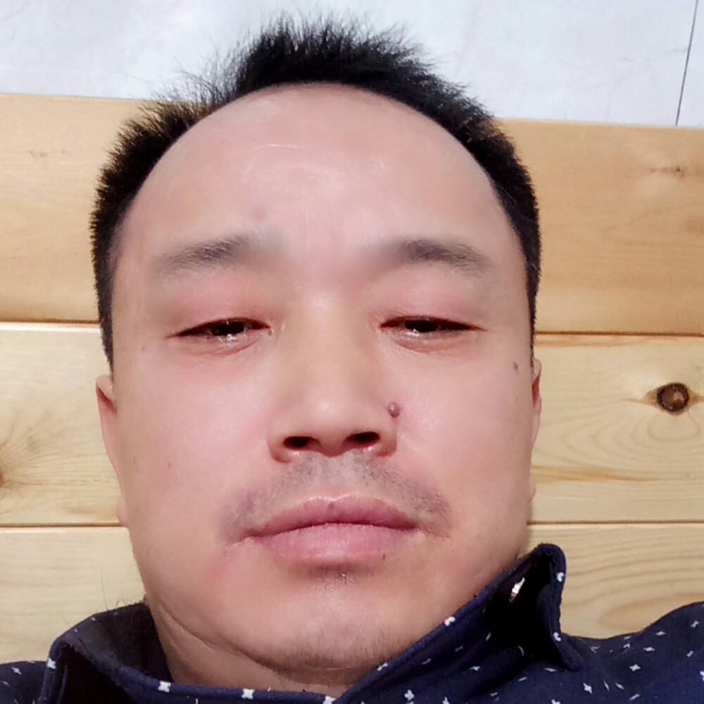 初妆回眸伶俐的照片
