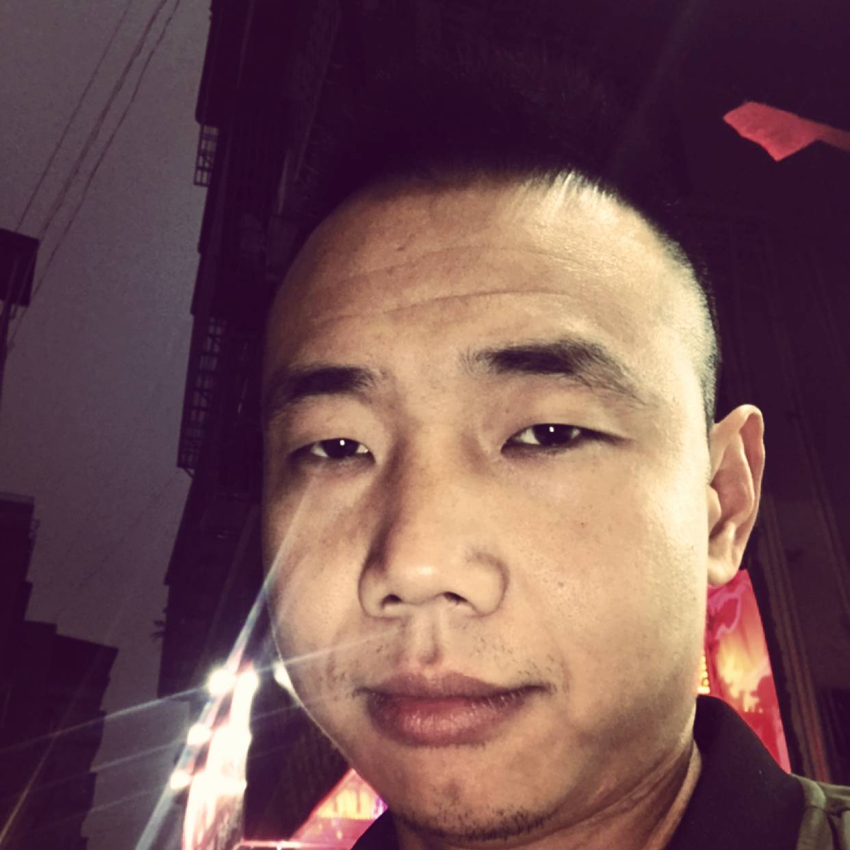 落寂深拥眼神的照片