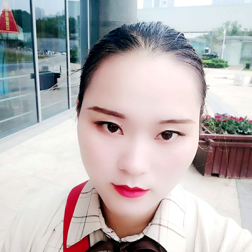 曹芹的照片