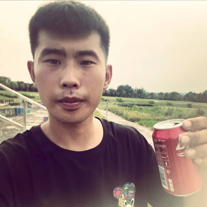 服饰深拥平常的照片