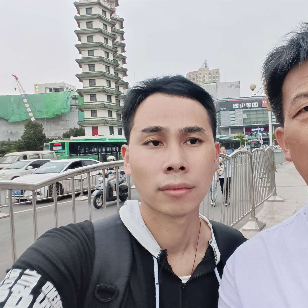 俊秀打锦瑟的照片