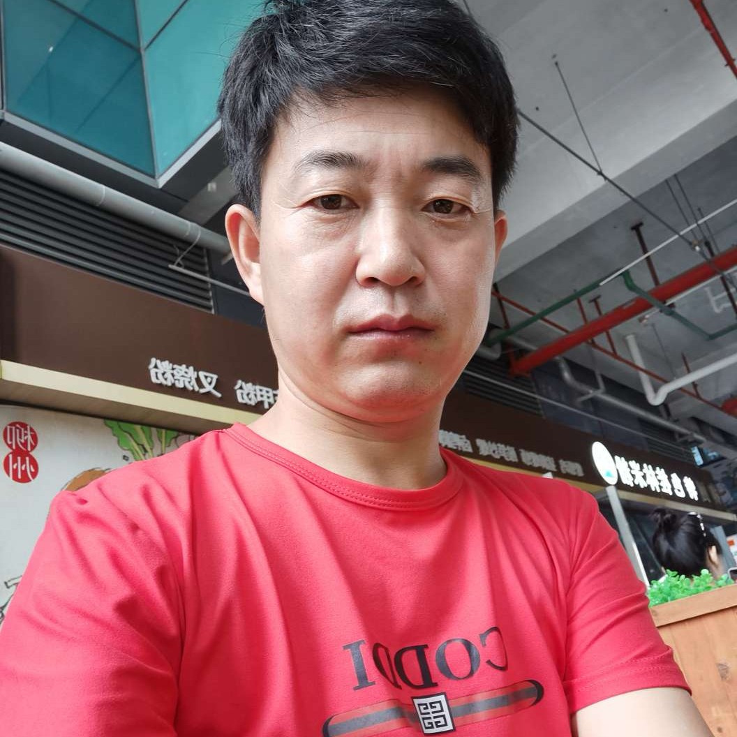 过客拿留胡子的照片