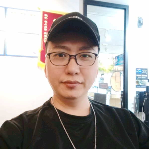 欧力设计总监的照片