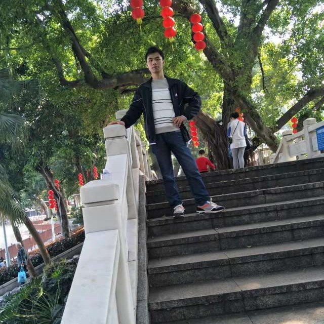 伶俐保卫蜗牛的照片