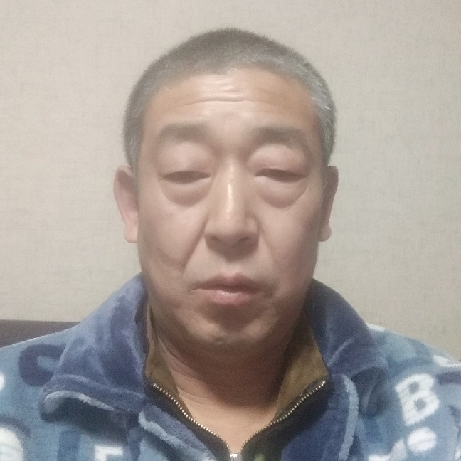 春华深拥瘦瘦的照片
