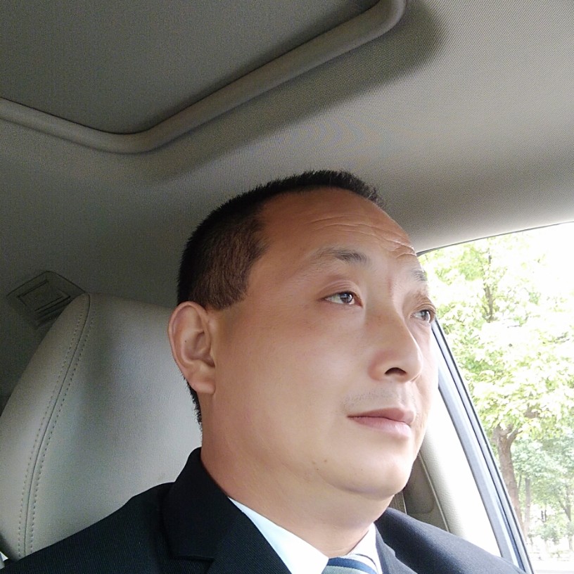 英俊枕头的照片