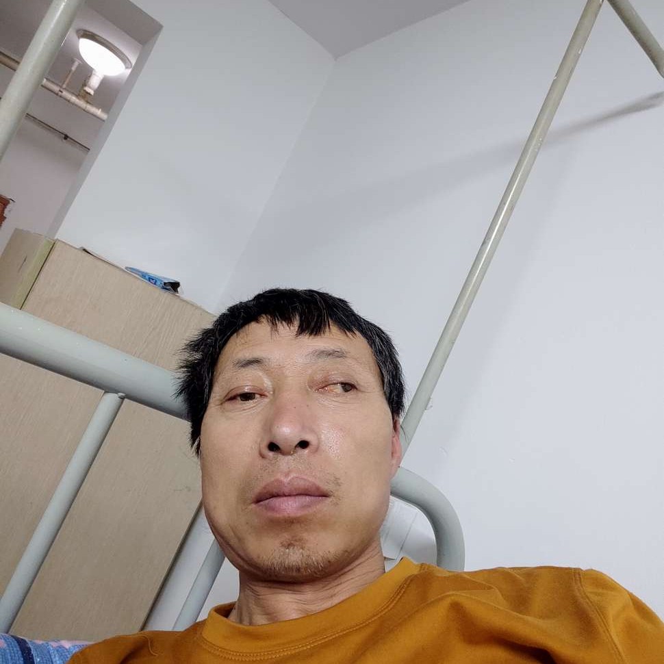 独寂凝眸路灯的照片
