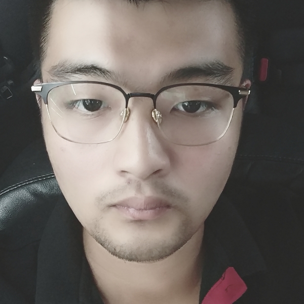 踏实西装的照片
