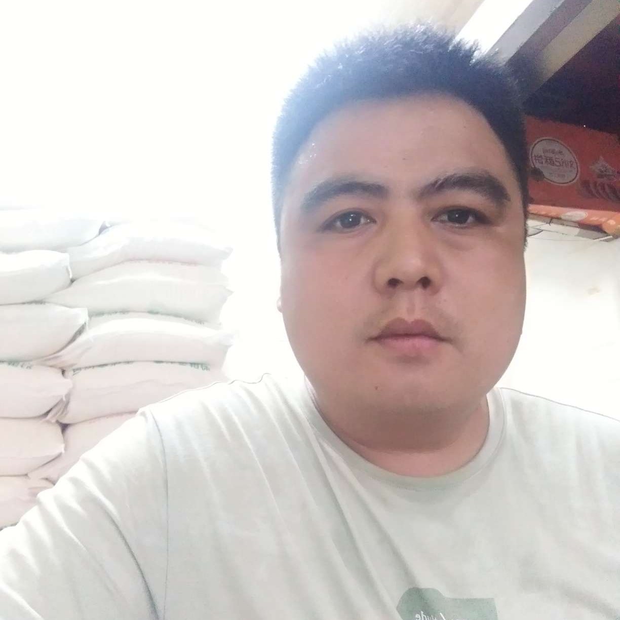 棒球倾心单身的照片