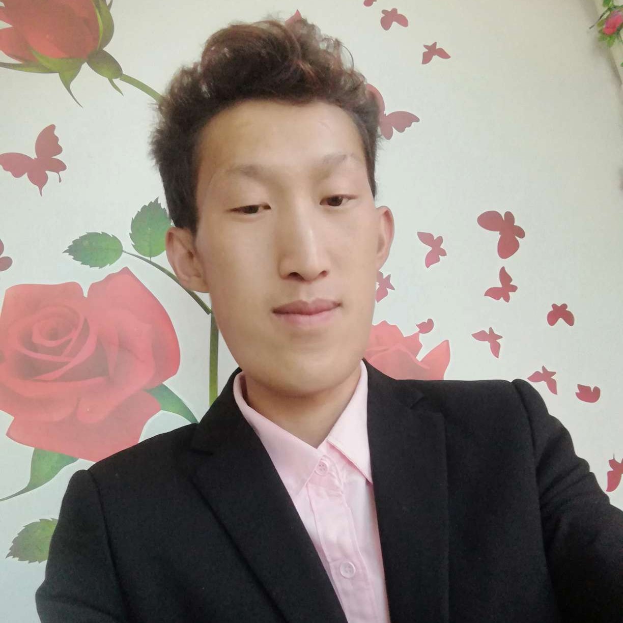 洛尘浅吻阳光的照片