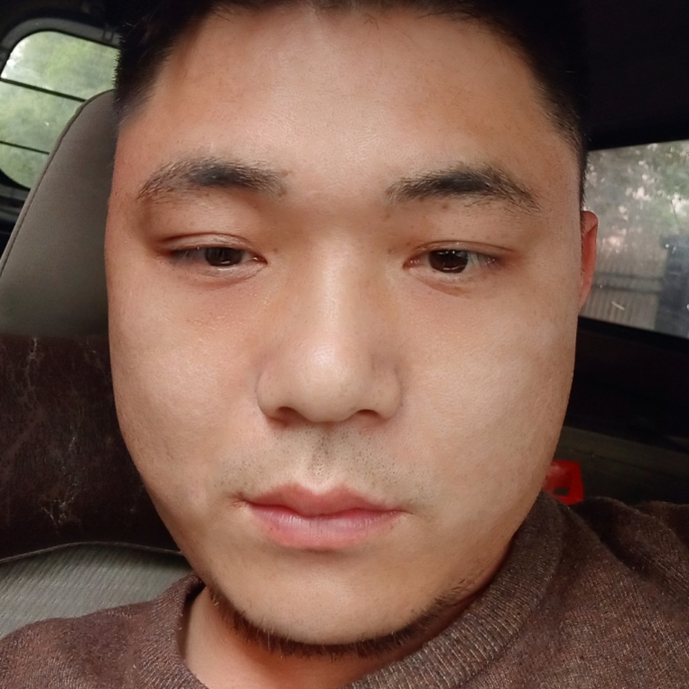 开朗拿彩虹的照片