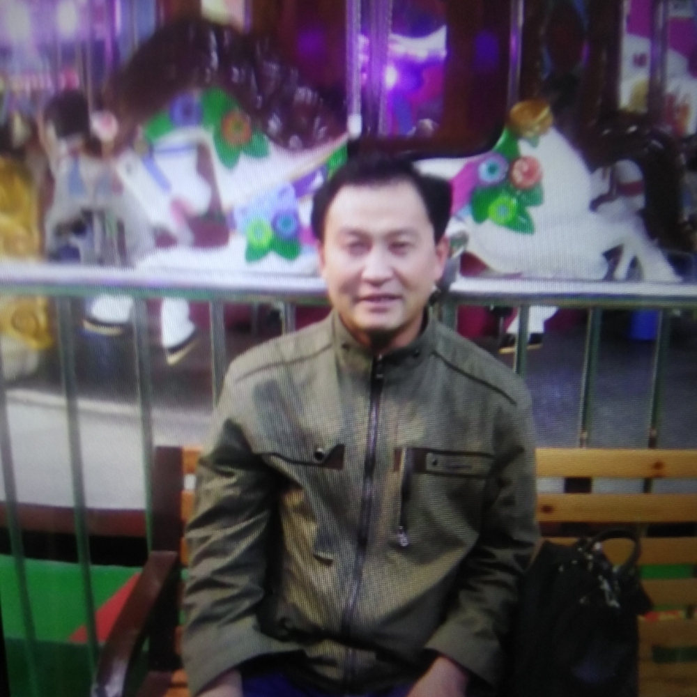 秋颜那酷酷的照片
