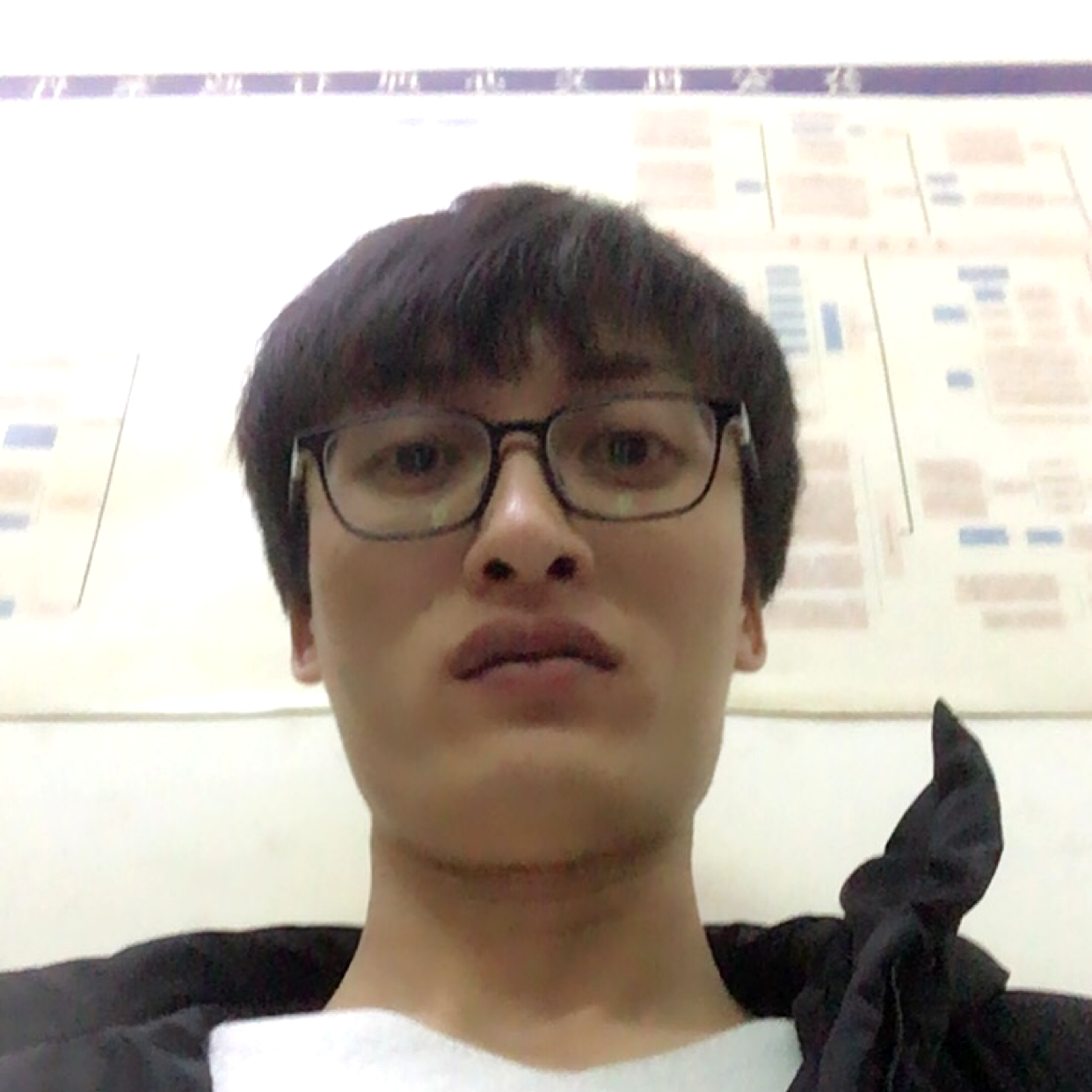 水池背后的照片