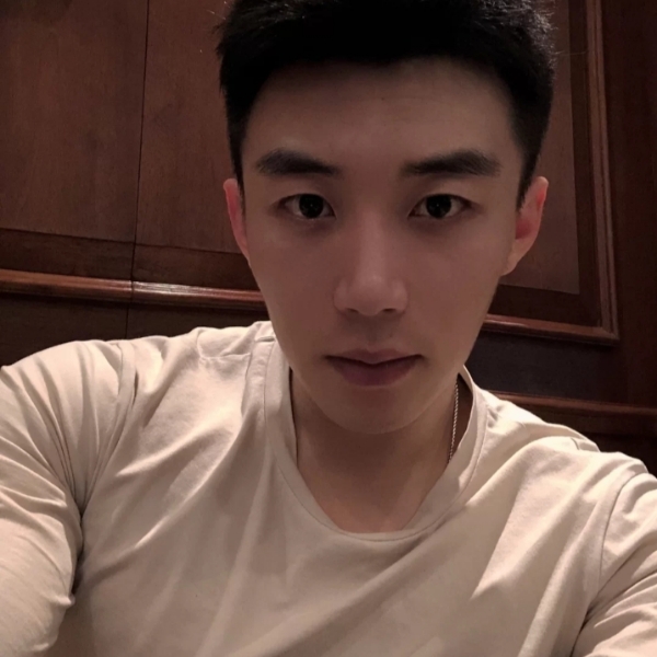 清曲彩色的照片