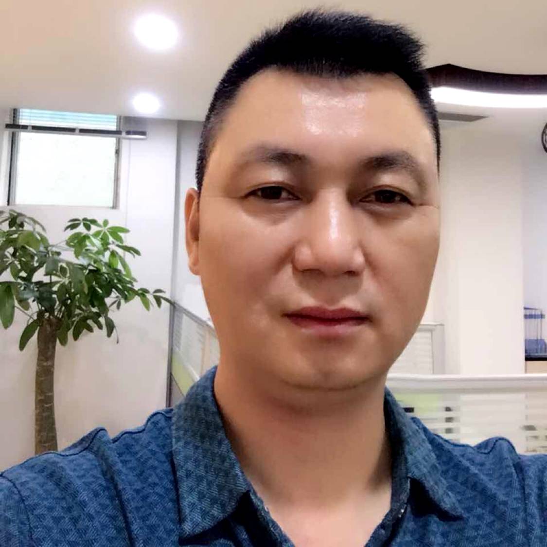 激动闻崖悔的照片