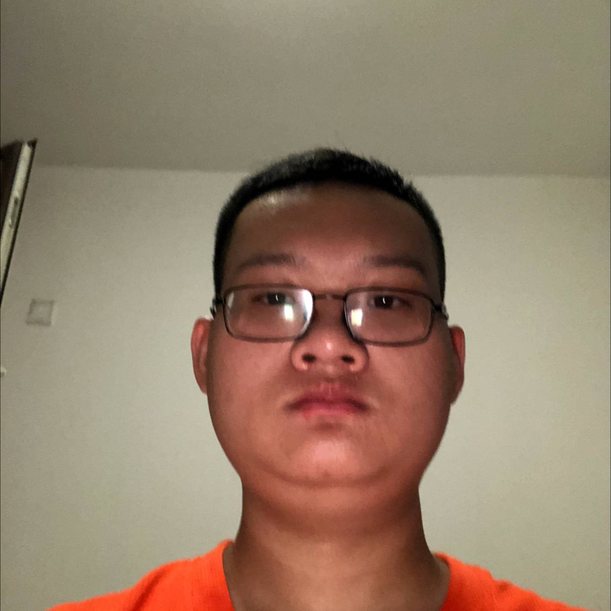 文静的钢铁侠的照片