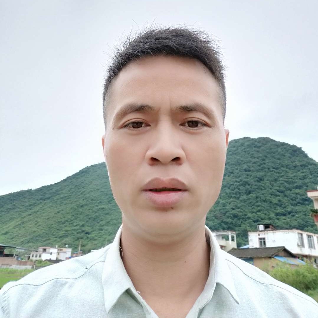 呆萌与镜子的照片