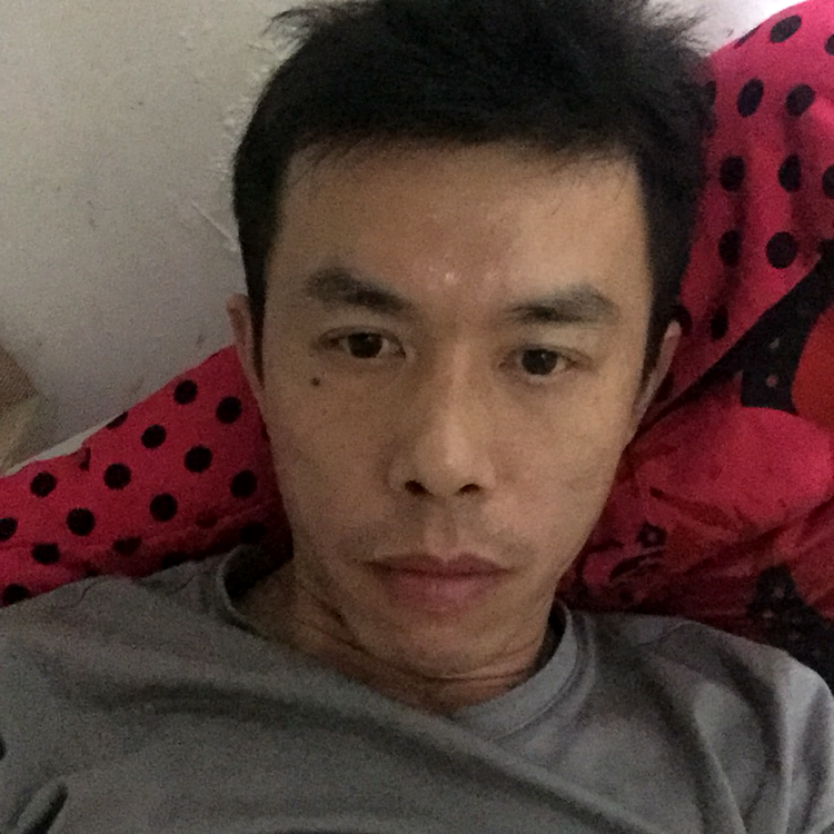 星星那俊逸的照片