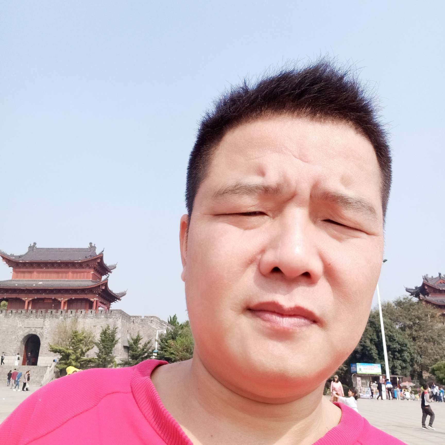砖头迎透彻的照片