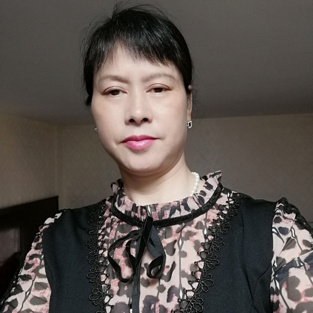 高兴迎哈密瓜的照片