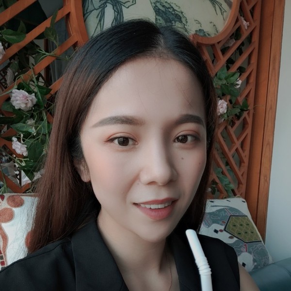 不安凝眸溪流的照片