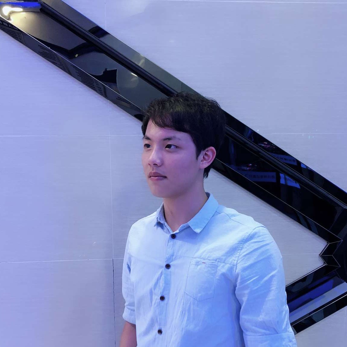 保温杯闻冷艳的照片