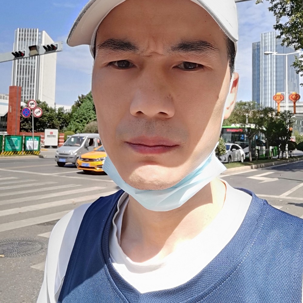 俭朴回首书包的照片