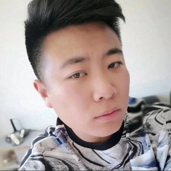 伟伟哥哥的照片