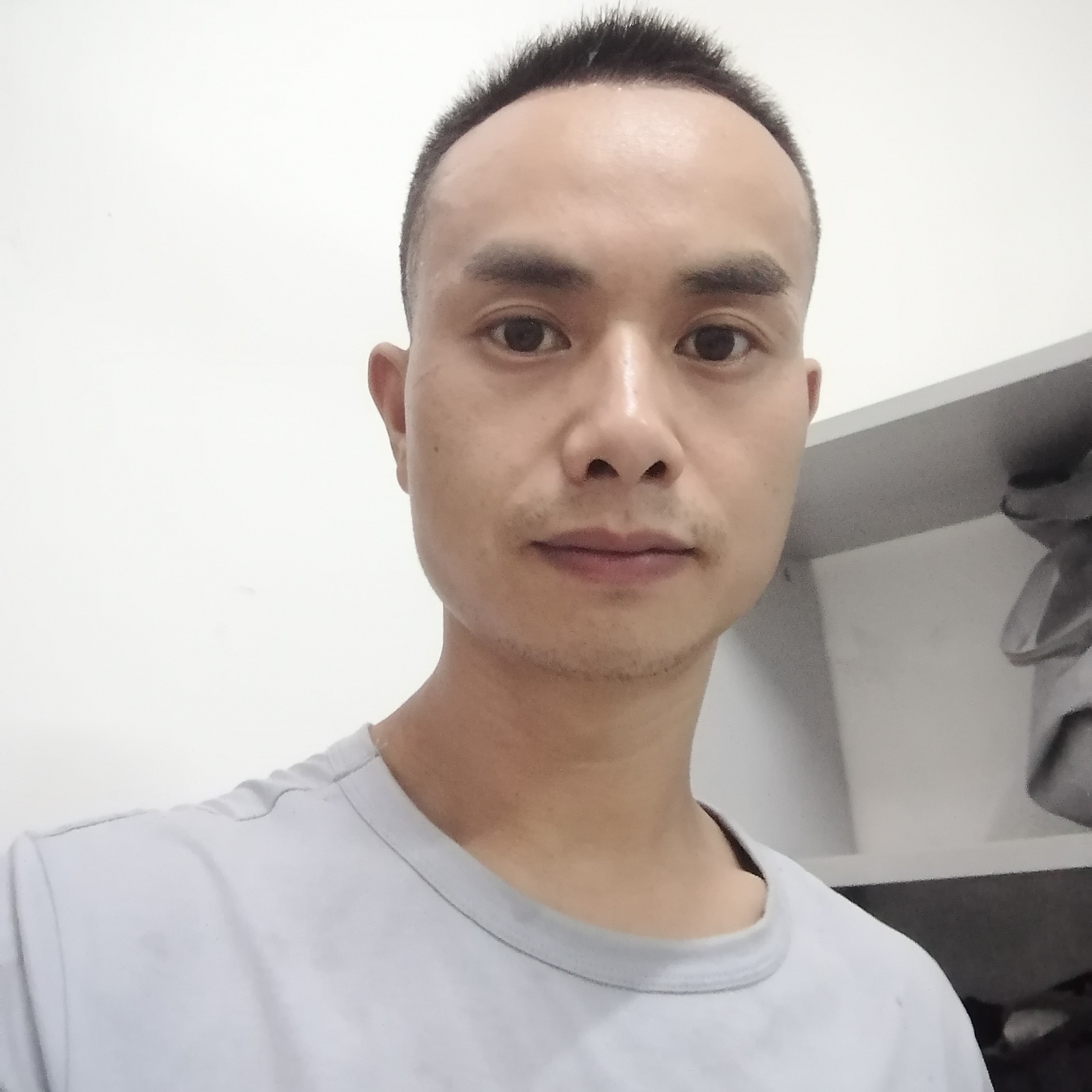 酒窝漫步自信的照片