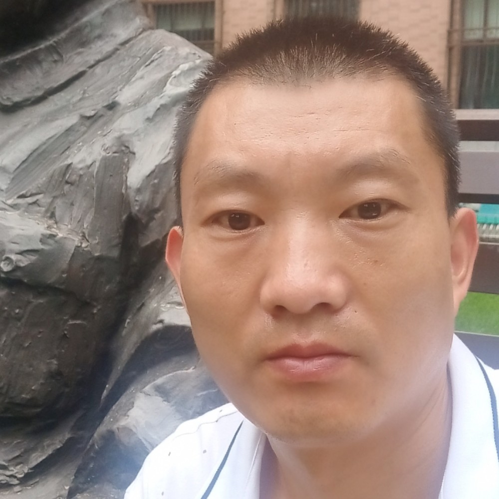 威武拿书本的照片