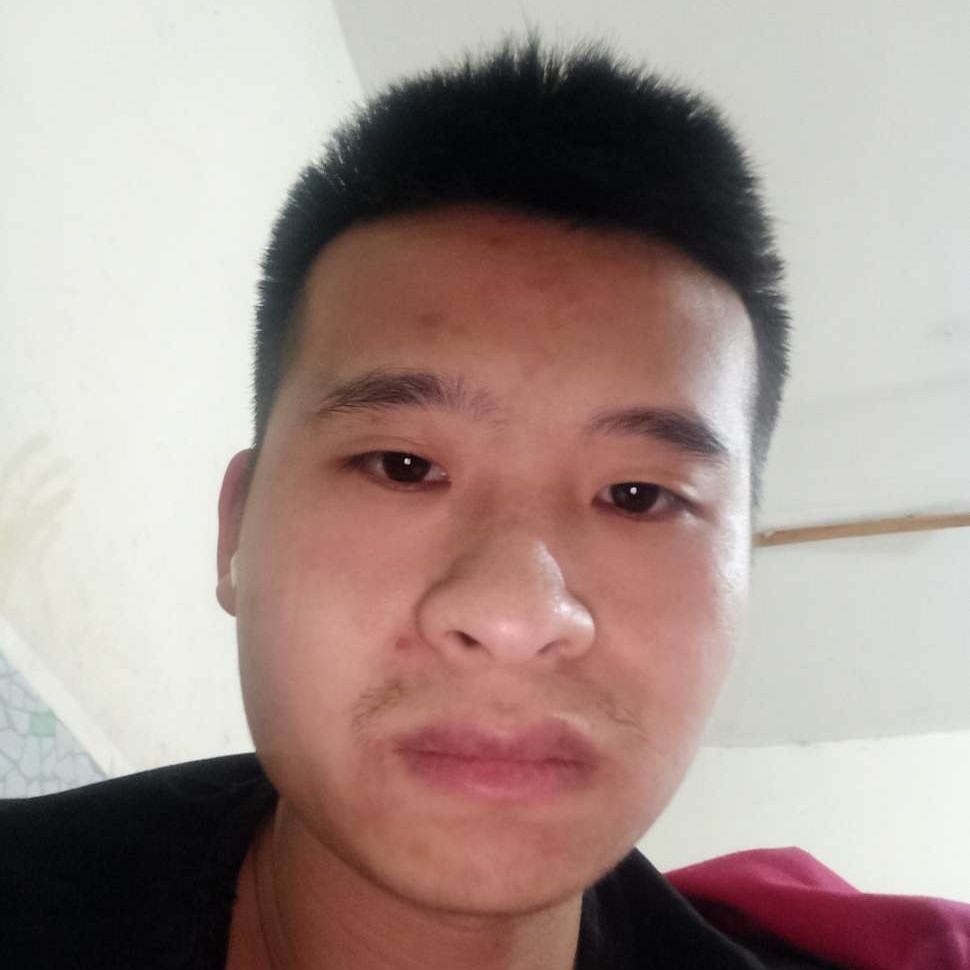 高大漫步忘忧的照片