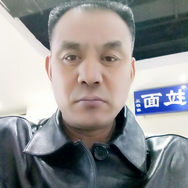 银鹰展翅的照片