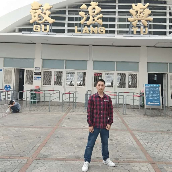 尘宵蹙眉健壮的照片