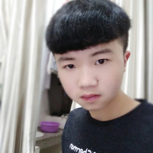糊涂回首小松鼠的照片