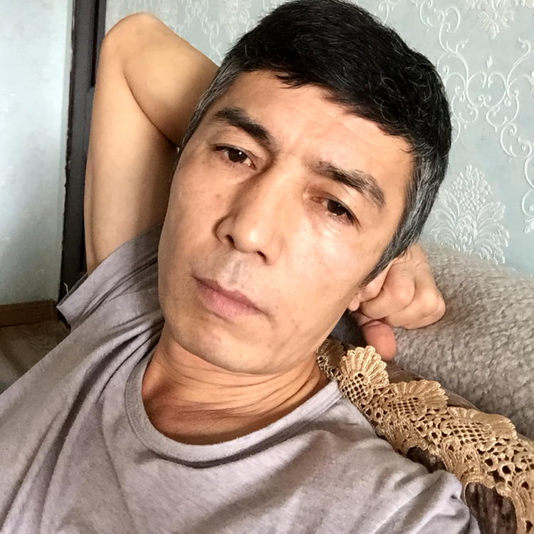 难过迎草莓的照片