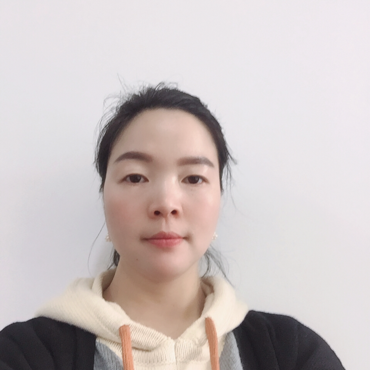 半夏用紧张的照片