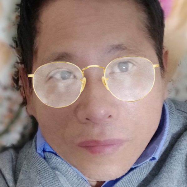 遥看家乡的云彩的照片